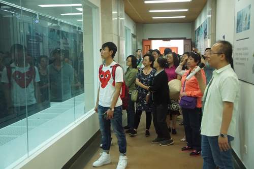 台胞台属新生代青年参观考察中国西南野生物种资源库