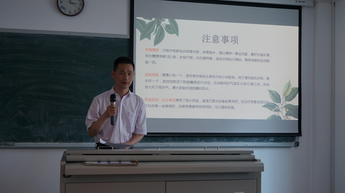 市侨联副调研员、夏令营团长胡全锋提出工作要求