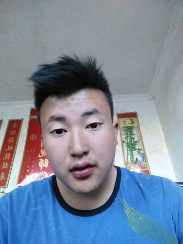 贫困大学生何天福