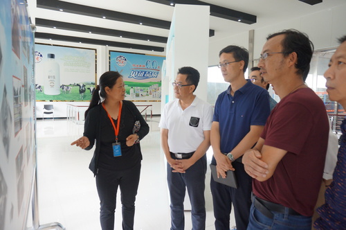 参观个旧会员企业云南乍甸乳业有限公司2