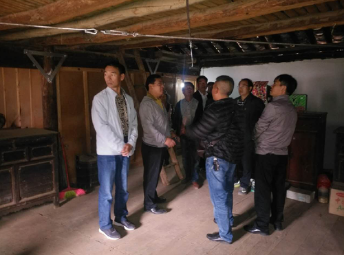 现场观摩学习
