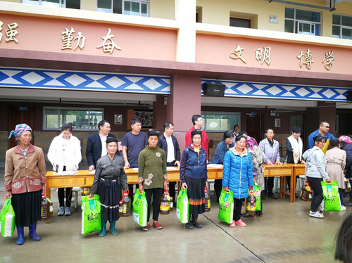 盘龙区统战代表人士“同心”助力扶贫攻坚