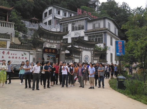 统战民宗干部培训班到陡坡社区开展观摩教学活动