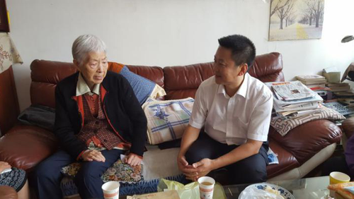 盘龙区委统战部节前走访慰问台侨人士