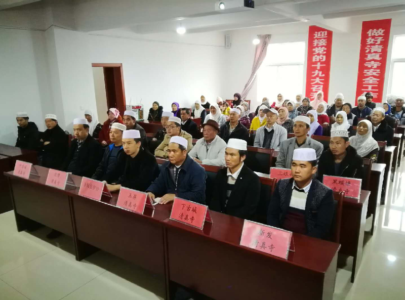 寻甸伊斯兰教界收看开幕式现场