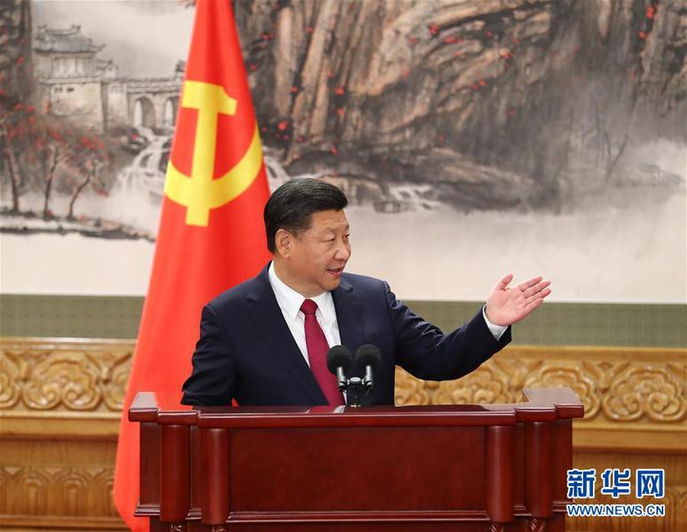 　10月25日，刚刚在中共十九届一中全会上当选的中共中央总书记习近平和中央政治局常委李克强、栗战书、汪洋、王沪宁、赵乐际、韩正在北京人民大会堂同采访十九大的中外记者见面。这是习近平总书记发表讲话。