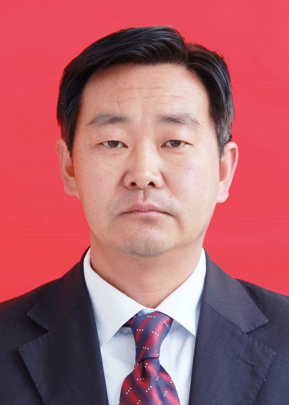 两区党群工作部部长 许加健