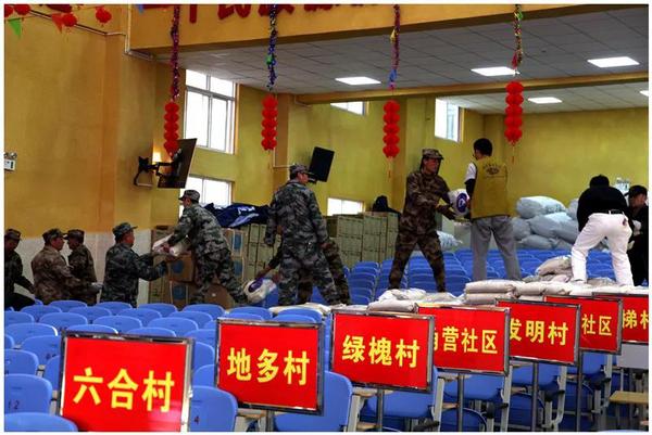 慈济慈善事业基金会组织了230名志工前来发放物资