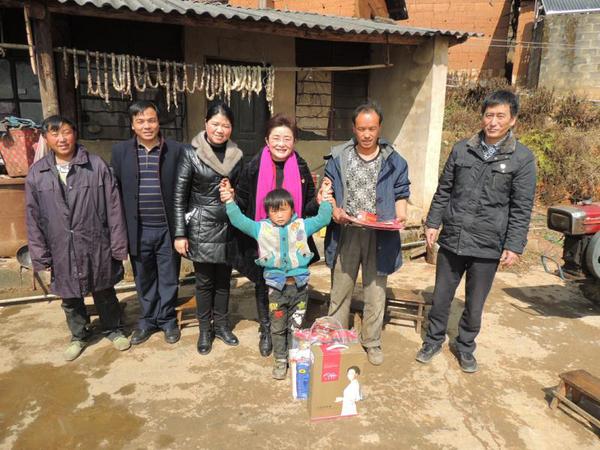 市委常委、统战部部长杨皕到屏山街道走访慰问建档立卡贫困户