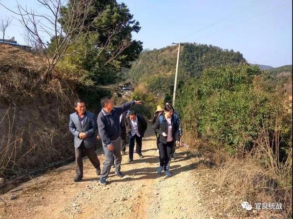 统战部部长李跃忠一行到九乡明月村驻村蹲点