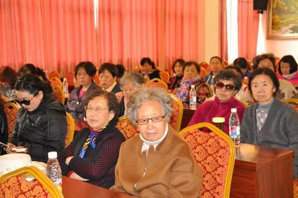 活动由社市委妇女委主任刘锐主持