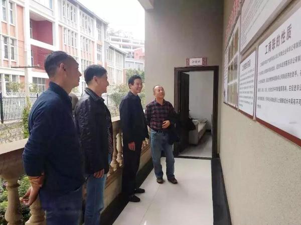 禄劝县工商联党组书记、常务副主席文伟汇报了县“五好”工商联创建工作开展情况