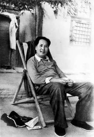 1948年毛泽东在西柏坡