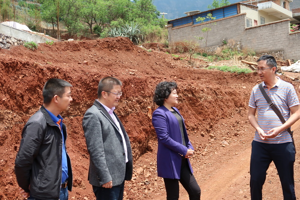 考察公路建设