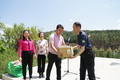 民建会员葛永坤向芋头塘小学捐赠《新华字典》