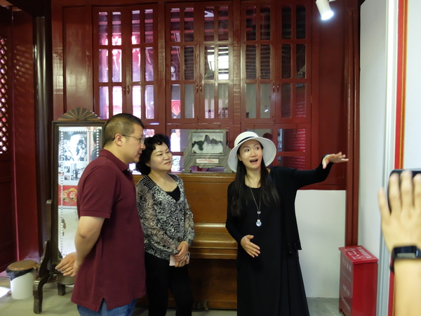 参观展览
