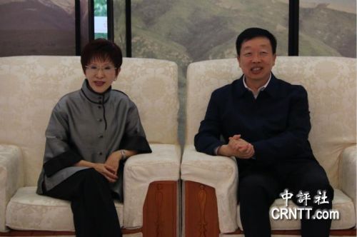 昆明市委书记程连元（右）晤洪秀柱一行，并举行送行晚宴