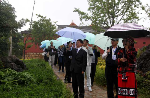 参观杏林大观园国药博览园