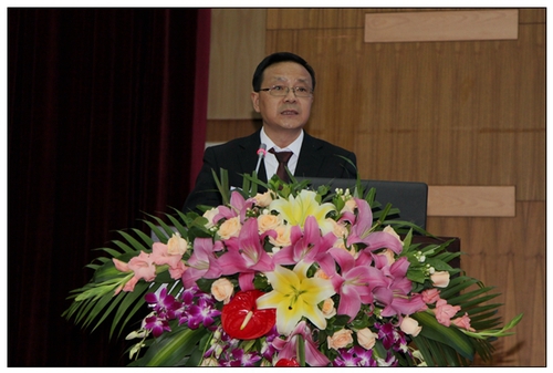 △昆明市人民政府副秘书长杨清主持对接会