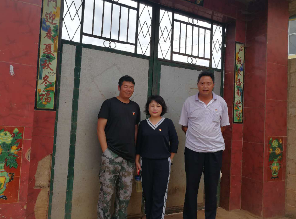 市侨联到挂钩贫困户家中走访调研