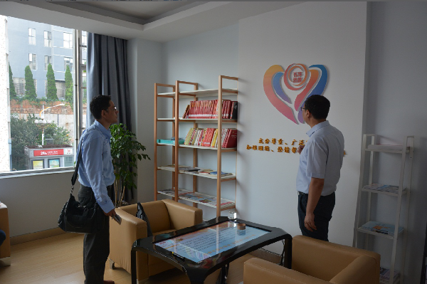 杨宏一行参观走访了4个五华区新的社会阶层人士联系点