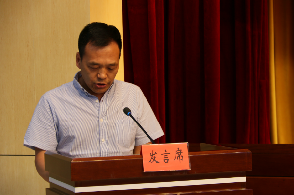 胡升文主委代表民建盘龙区第一届委员会作工作报告