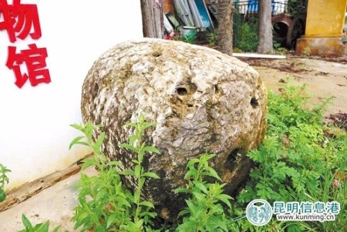 修建机场的石碾子