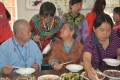 永和里社区的老年人喜欢这样的民族风味宴