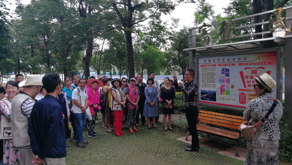 台湾少数民族参访团到季官社区参观