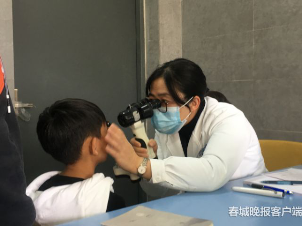 民进昆明市委“同心•送健康”青少年爱眼护眼公益行动走进昆明市第十八中学