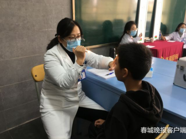 民进昆明市委青少年爱眼护眼公益行动走进昆明市第十八中学