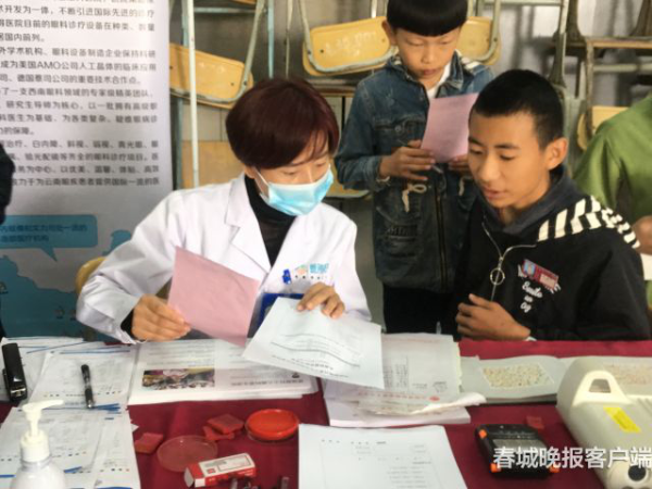 民进昆明市委青少年爱眼护眼公益行动走进第十八中学