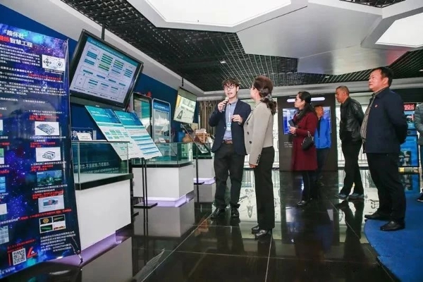 昆明市委常委、统战部部长杨皕参与调研