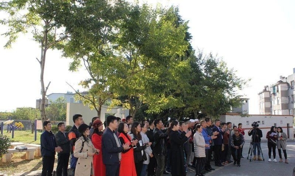 100余人参加了揭牌仪式
