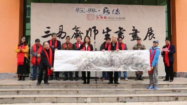 三易斋师生书画展在嵩明县图书馆举行