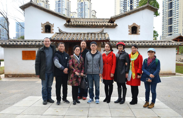 深入古镇  组织参观
