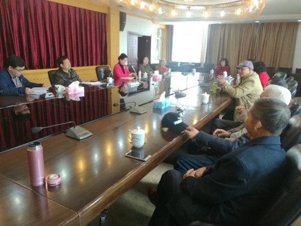 昆明市委统战部举行离退休老干部座谈会