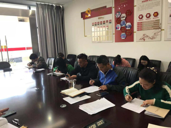 盘龙区委统战部、民宗局、工商联组织全体干部职工开展扫黑除恶专项斗争问卷调查工作