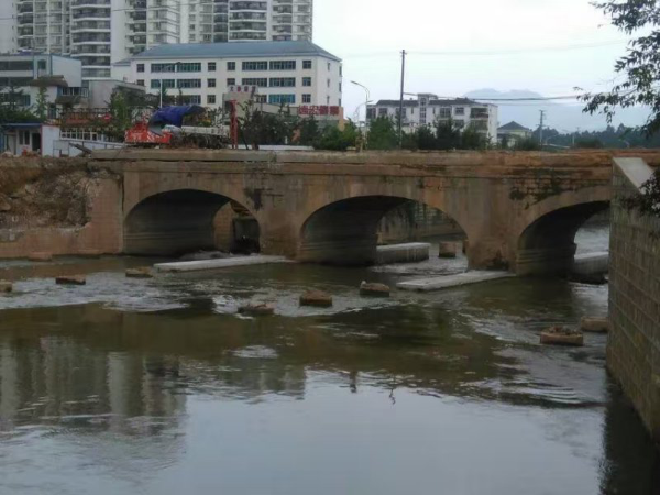 云南省公路第一桥——安宁桥