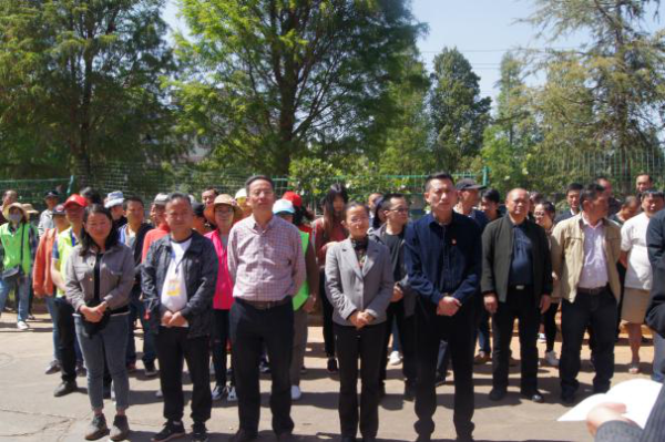 官渡区举行“扬社会主义核心价值观 绿色清明 文明祭扫”主题活动