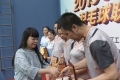为获奖人员颁奖