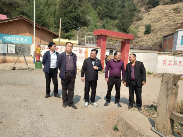 寻甸县委常委、县委统战部长到功山镇开展巡河工作