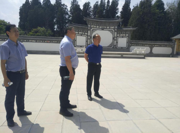 安宁市委常委、市委统战部长戚本福到光崀大村调研指导乡村振兴工作