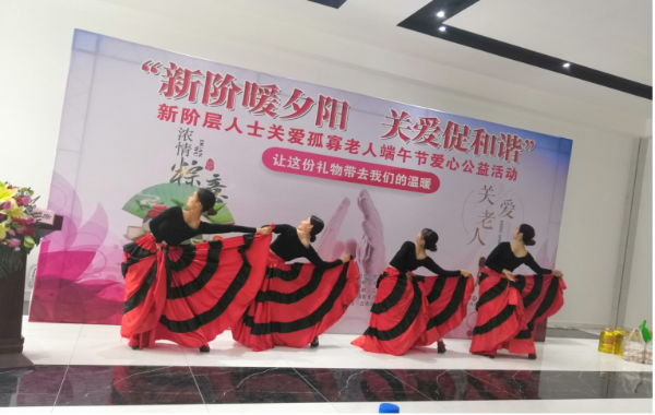 文艺演出送欢乐