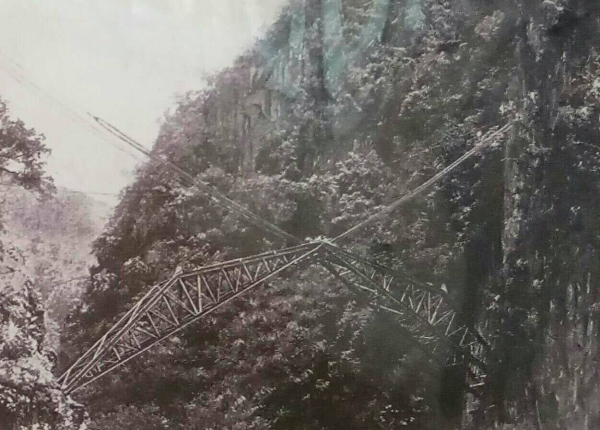 建设中的人字桥