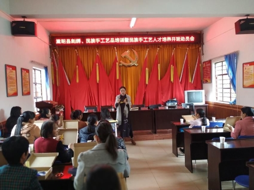 搭建技能培训平台，带动就业创业。