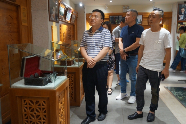 参观昆明官渡区非遗展示——云子博物馆