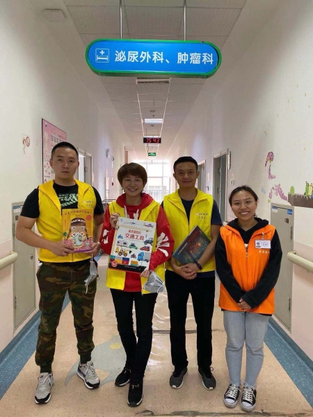 昆明市新的社会阶层新媒体及文化教育专联会组织会员志愿者开展了第二十五期“昆儿肿瘤科床旁伴读志愿活动”