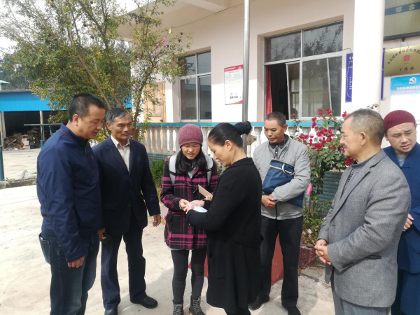 嵩明县民宗局对少数民族贫困大学生开展爱心助学活动