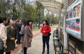 参观团在民族宣传长廊参观